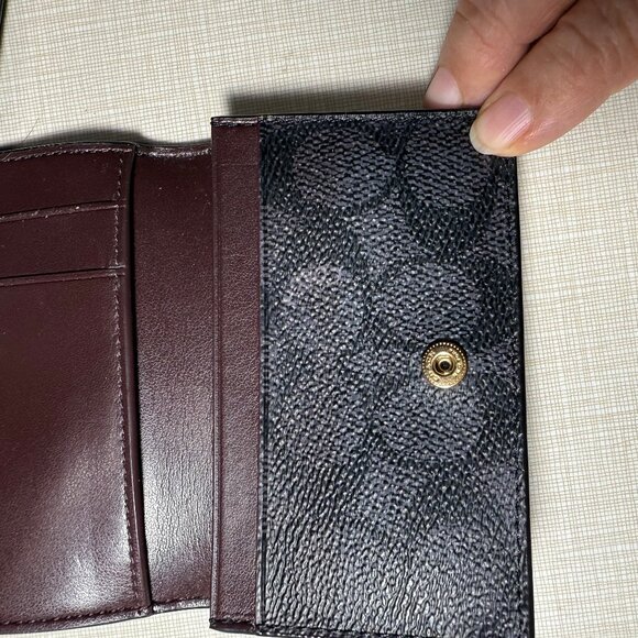 brand new coach card holder - Picture 3 of 3